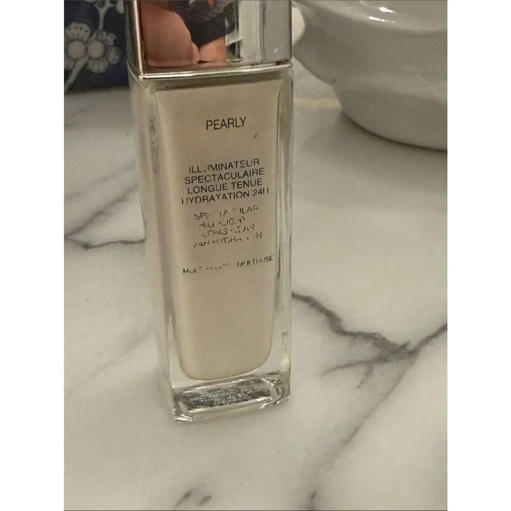 DIOR Forever Glow Maximizer Longwear Liquid Highlighter in Pearly